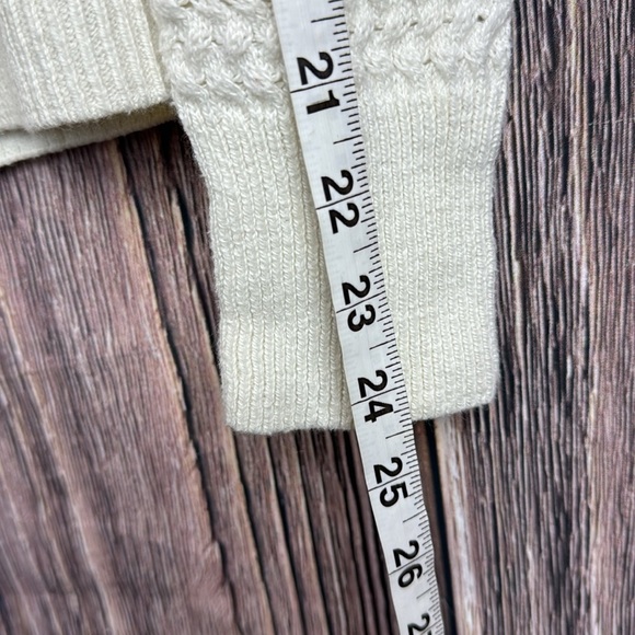 AEO- Cream Colored Sweater- Size Med - Picture 9 of 10
